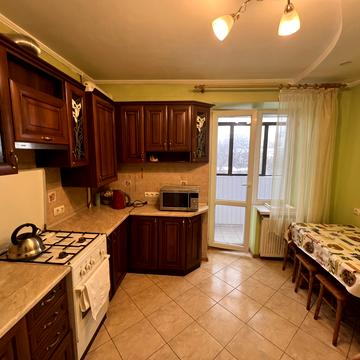 Рівна вул., 15