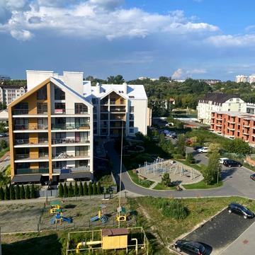 Богдана Хмельницкого вул., 1з