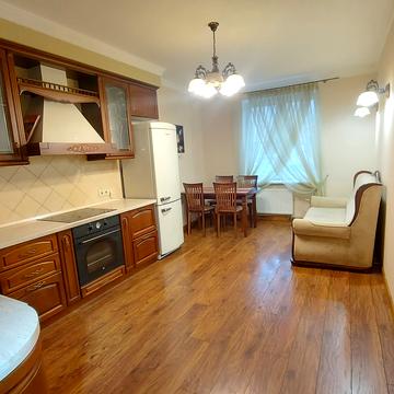 Дмитрівська вул., 75