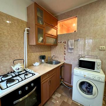 Олександра Поля просп. (Кірова), 102-В