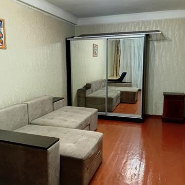 Космонавтів вул., 11в