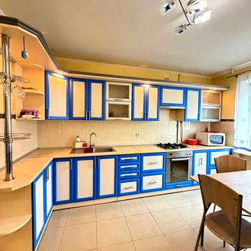 Стрийська вул., 105