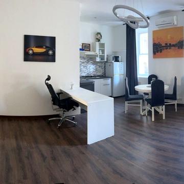 Хрещатик вул., 13