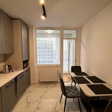 Бельведерська вул., 32-Б