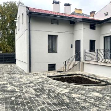 Корсунська вул., 7