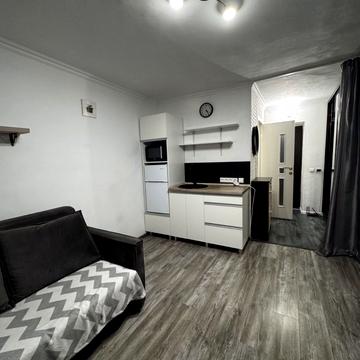 Академіка Навашина вул., 11