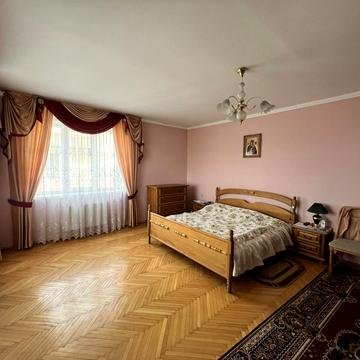 Тараса Шевченка вул., 3