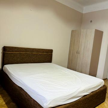 Братів Дужих вул. (Володимира Комарова), 16