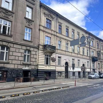 Івана Франка вул., 44