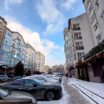 Пилипа Орлика вул., 11