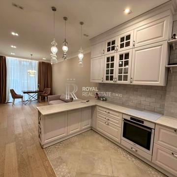 Єреванська вул., 2