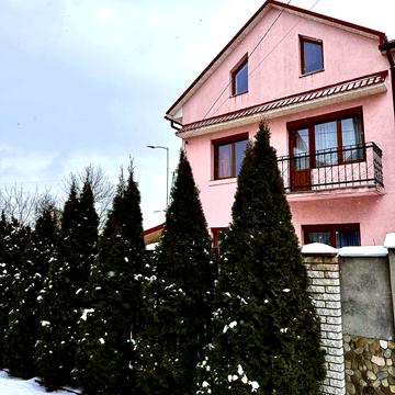 Личаківська вул. (), 212