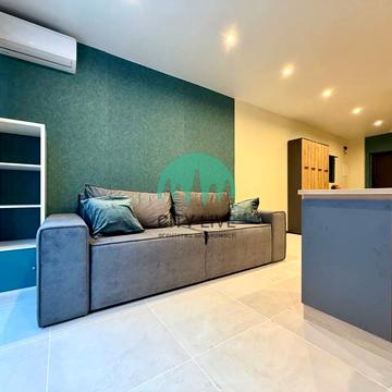 Романа Левицького вул., 15