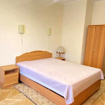 Бульварно-Кудрявська вул. (Воровського), 10