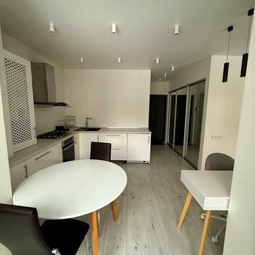 Левка Лукяненка вул. (Василя Жуковського), 16, 18, 20, 24