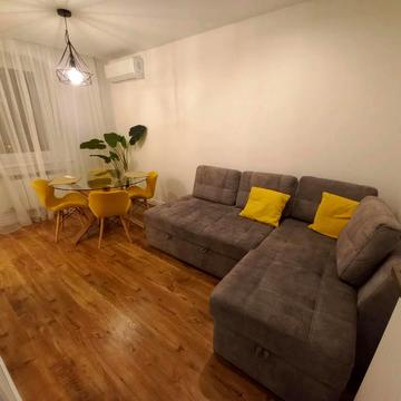 Симона Петлюри вул. (), 4