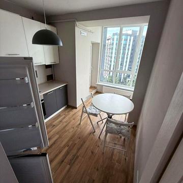 Героїв Небесної Сотні просп., 16/26