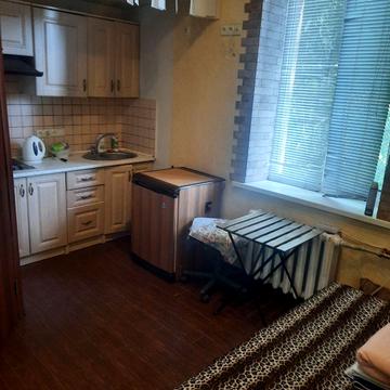 Добровольців вул., 5