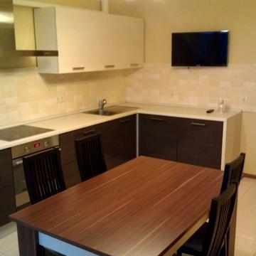 Ніжинська вул., 5