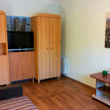 Європейського Союзу просп. (Правди), 70-Б