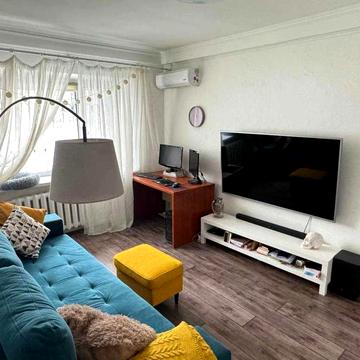 Академіка Доброхотова вул., 6