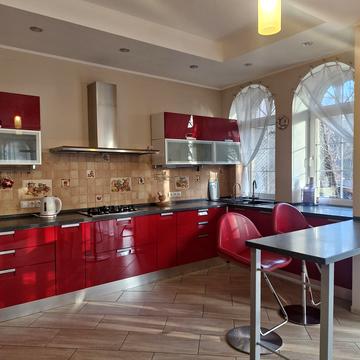 Квітнева вул.