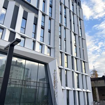 Угорська вул., 12