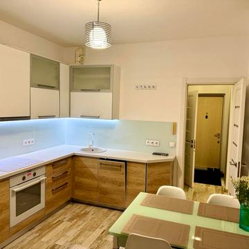 Практична вул., 6