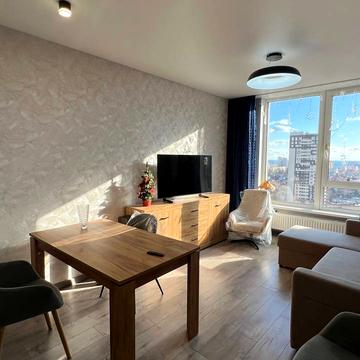 Івана Франка вул., 40 к1