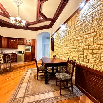 Івана Вакарчука вул., 8