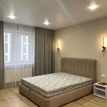 Студентська вул., 30