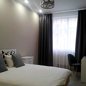 Академіка Філатова вул., 2/1