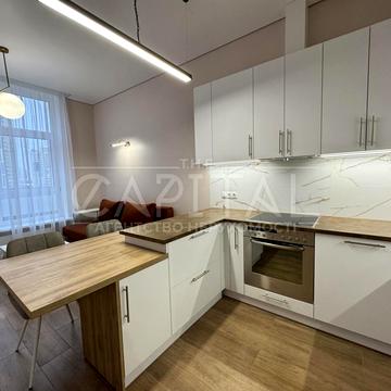 Микільсько-Слобідська вул., 8