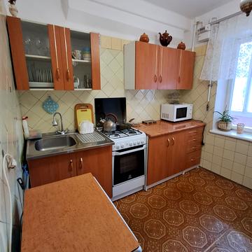 Златопільська вул., 4-К