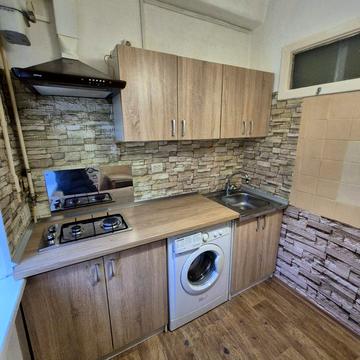 Князя Володимира Великого просп., 143