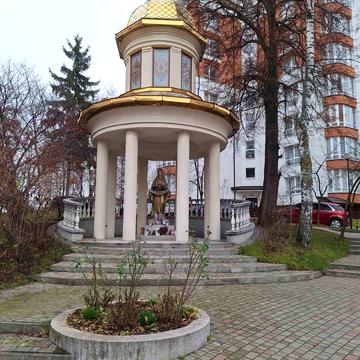 Двірська вул., 32