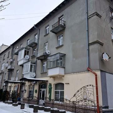 Академіка Євгена Лазаренка вул., 3