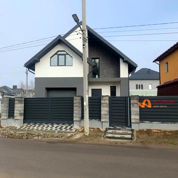 Степана Бандери вул., 1