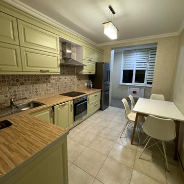 Бакинська вул., 37-Д