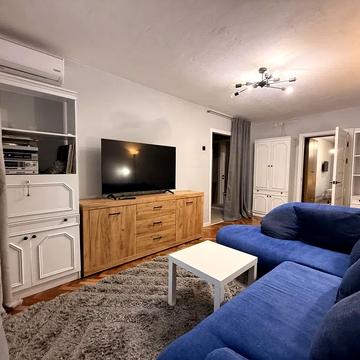 Єреванська вул., 10