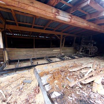 Берегова вул., 1