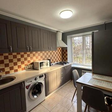 Джона Маккейна вул. (Івана Кудрі), 20-Б