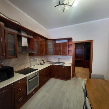 Володимира Івасюка просп. (Героїв Сталінграду), 10-А