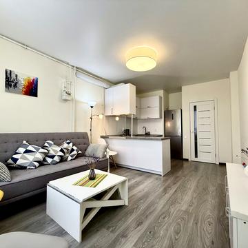 Павла Скоропадського вул., 8