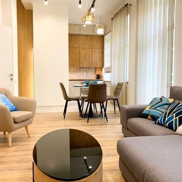 Михайлівська вул., 21