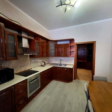 Володимира Івасюка просп. (Героїв Сталінграду), 10-А