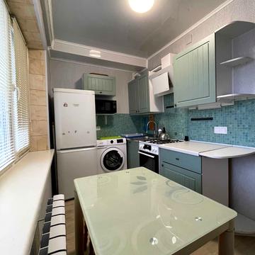 Верховної Ради бульв., 25-А