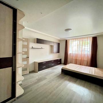 Джерельна вул., 8