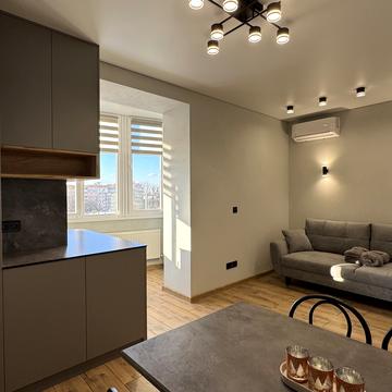 Театральна вул., 21