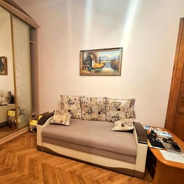 Омеляна Поповича вул., 17